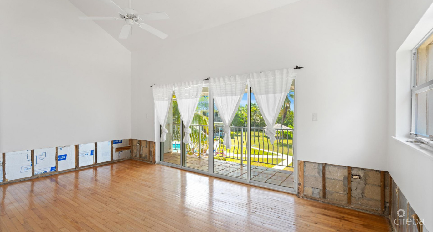By The Sea #7  South Sound - Oceanfront End Unit With Renovation Required