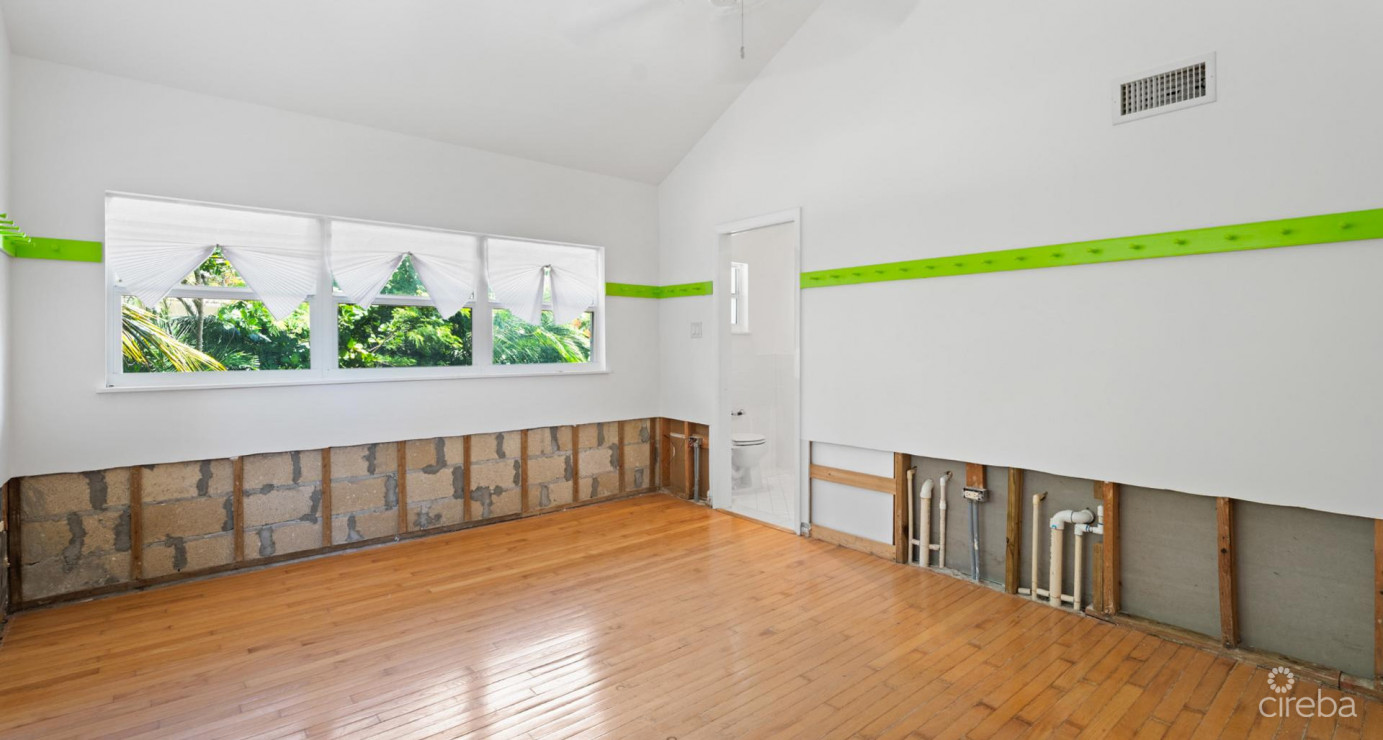 By The Sea #7  South Sound - Oceanfront End Unit With Renovation Required