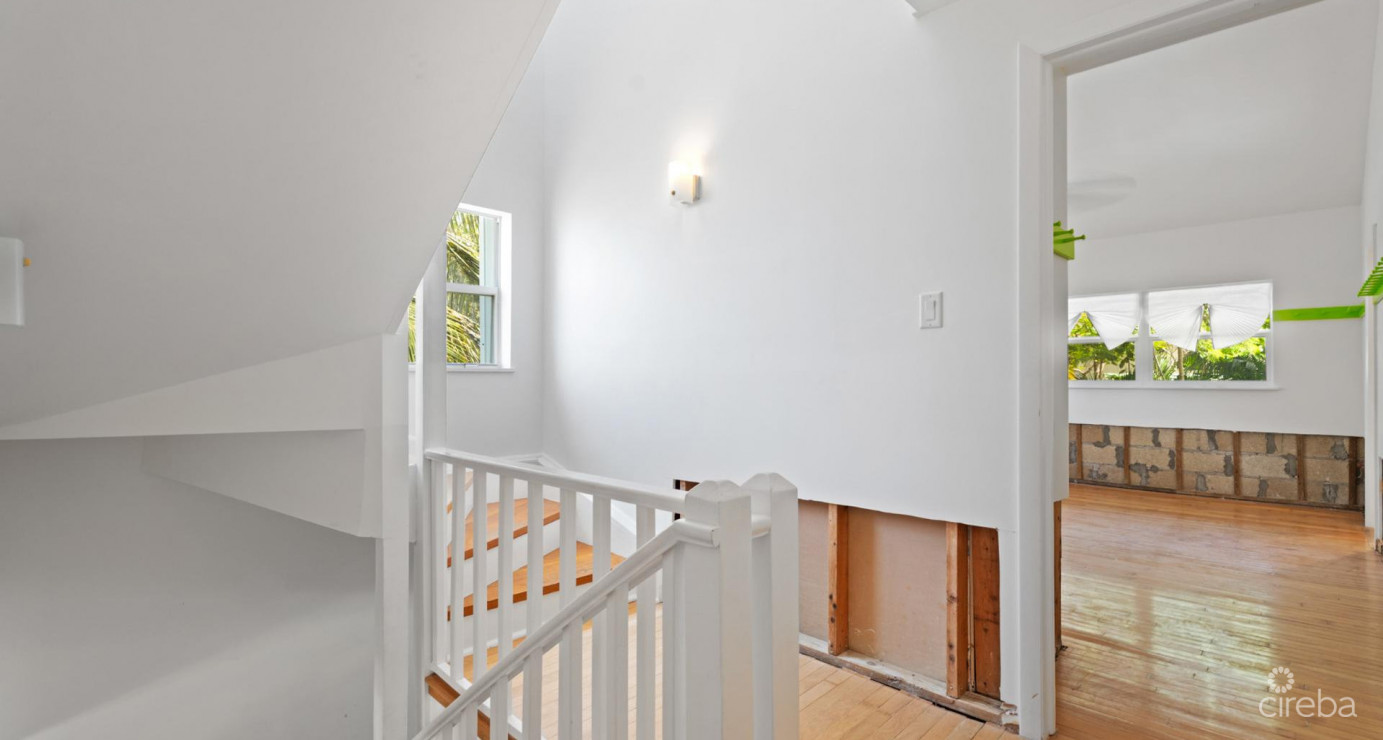 By The Sea #7  South Sound - Oceanfront End Unit With Renovation Required