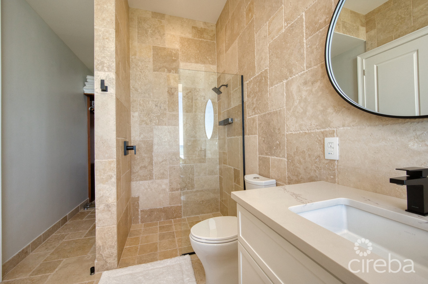 Seaside Hideaway - Fully Renovated Beachfront Gem
