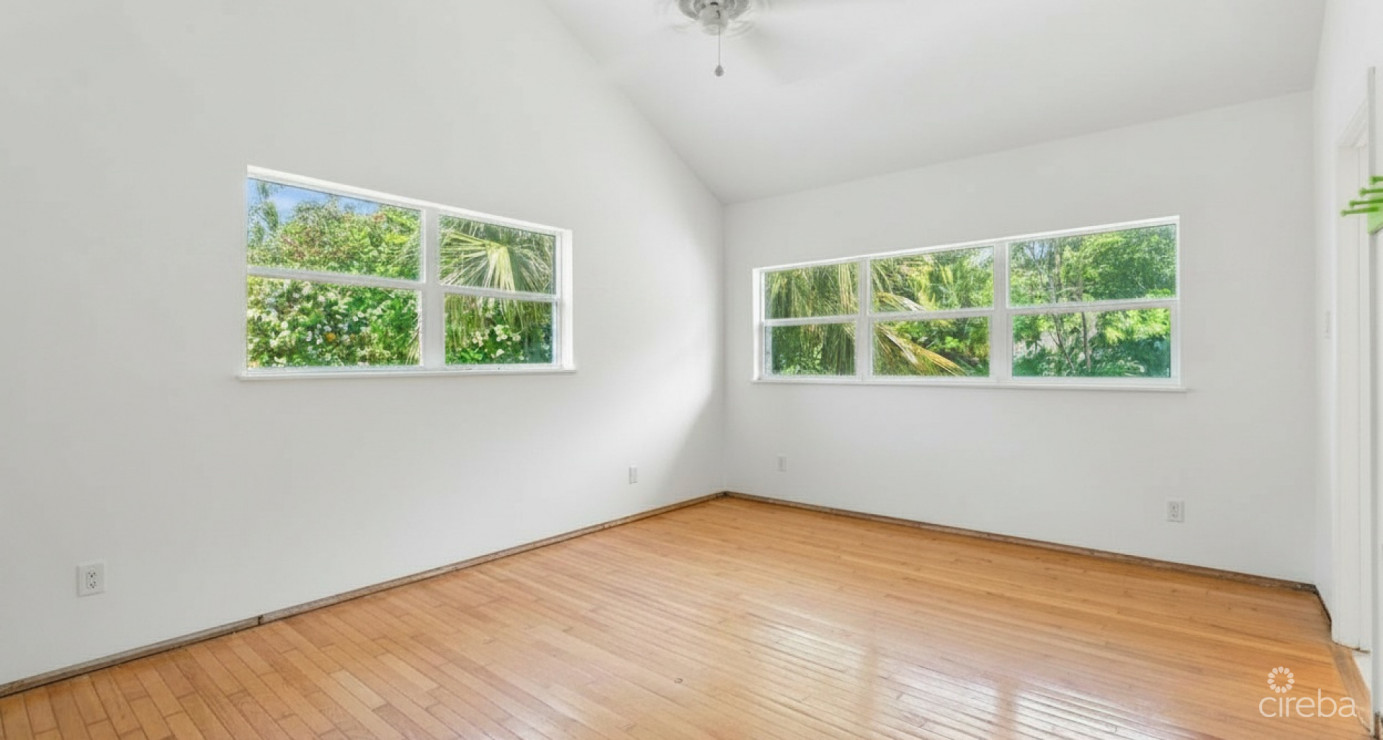 By The Sea #7  South Sound - Oceanfront End Unit With Renovation Required