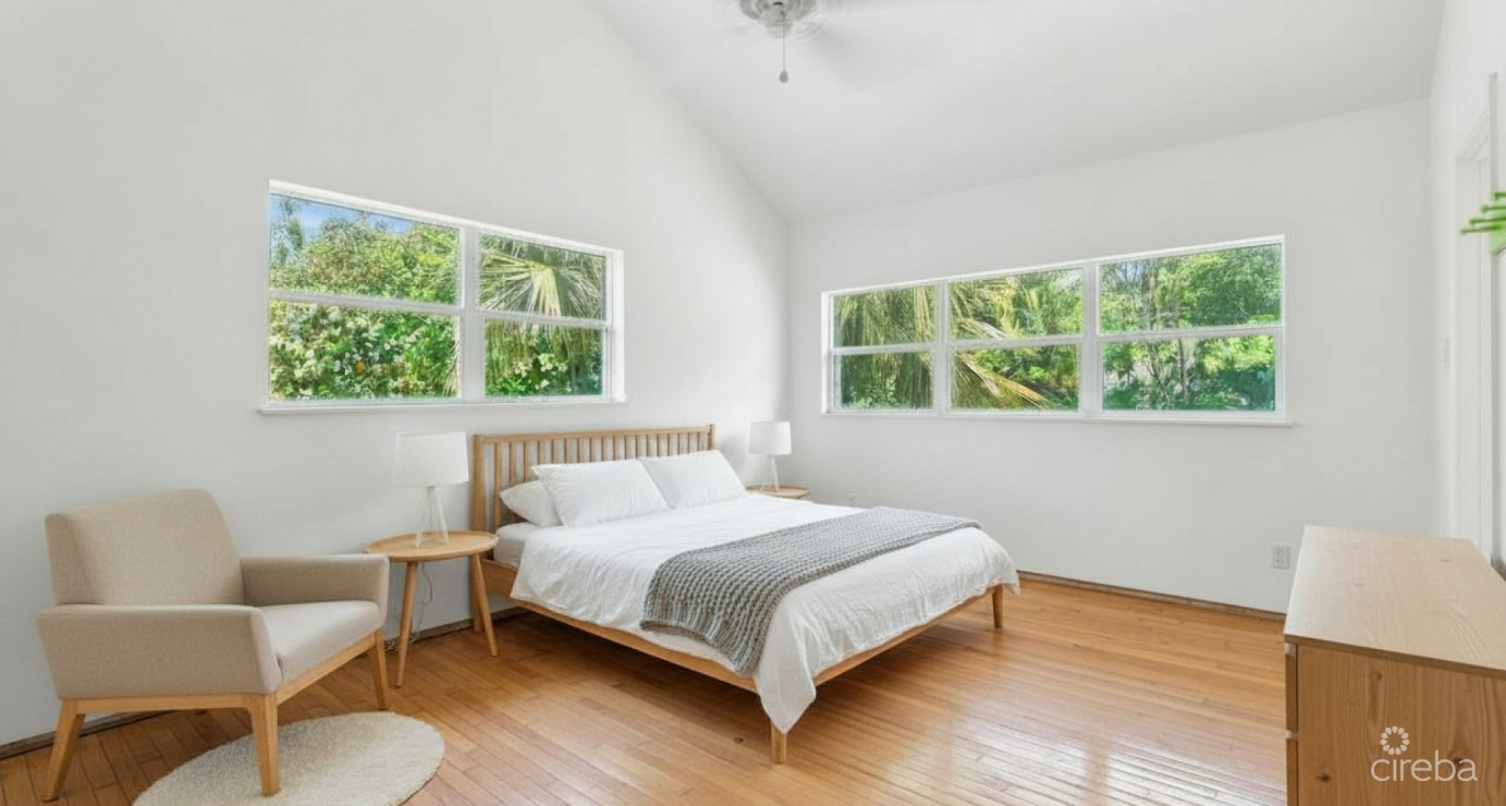 By The Sea #7  South Sound - Oceanfront End Unit With Renovation Required