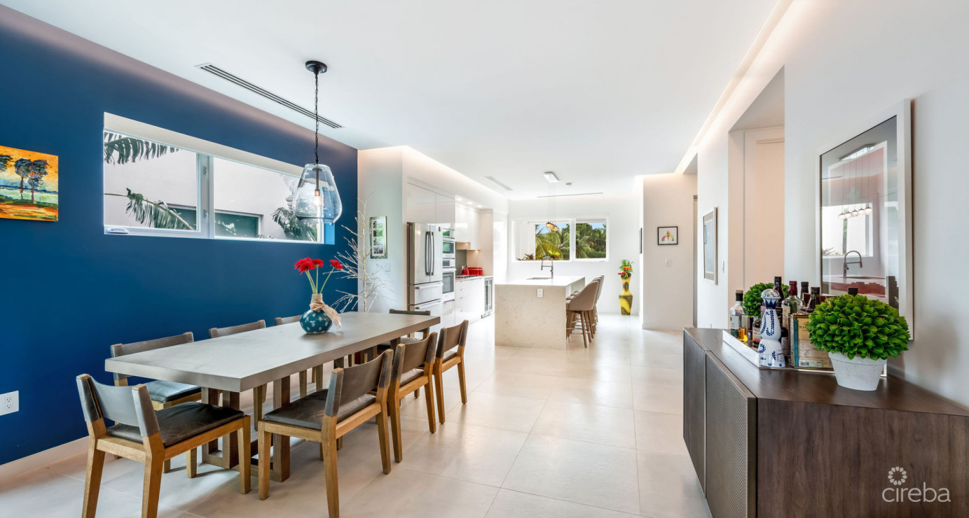 Solara Upgraded 3 Bed End Unit Townhome