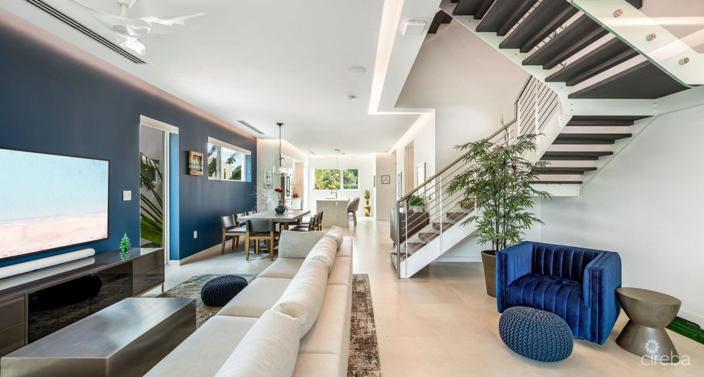 Solara Upgraded 3 Bed End Unit Townhome
