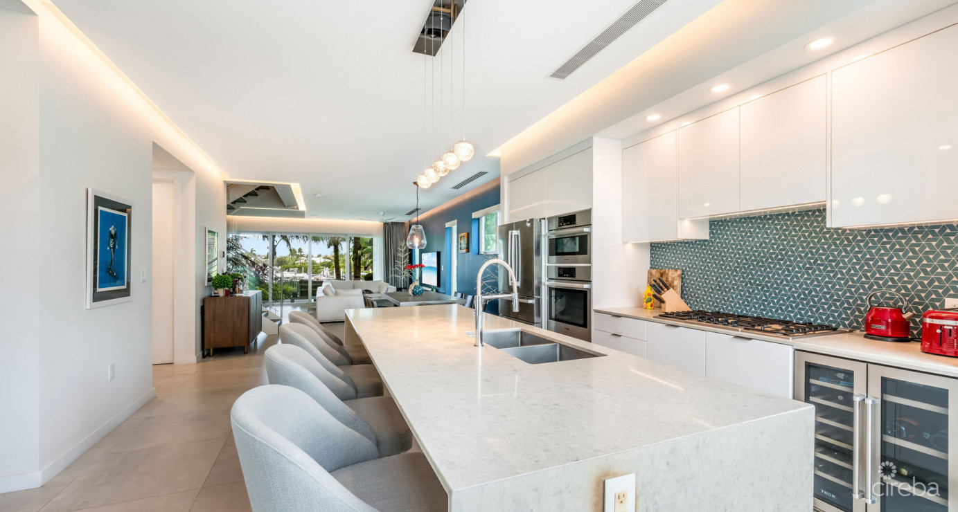 Solara Upgraded 3 Bed End Unit Townhome