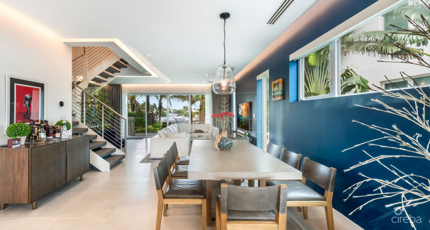Solara Upgraded 3 Bed End Unit Townhome