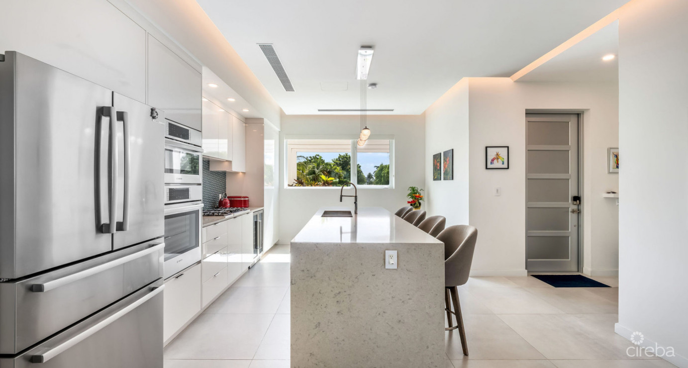 Solara Upgraded 3 Bed End Unit Townhome