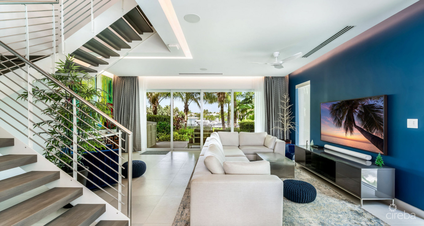 Solara Upgraded 3 Bed End Unit Townhome