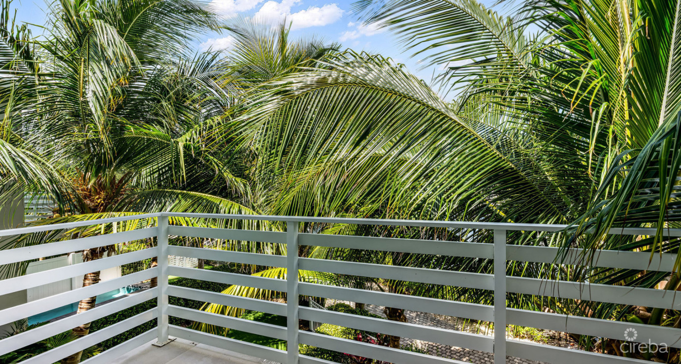 Solara Upgraded 3 Bed End Unit Townhome