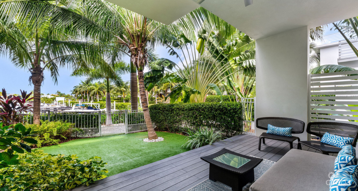 Solara Upgraded 3 Bed End Unit Townhome