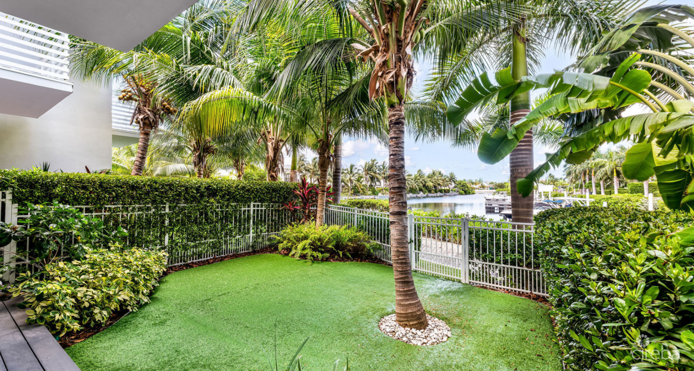 Solara Upgraded 3 Bed End Unit Townhome