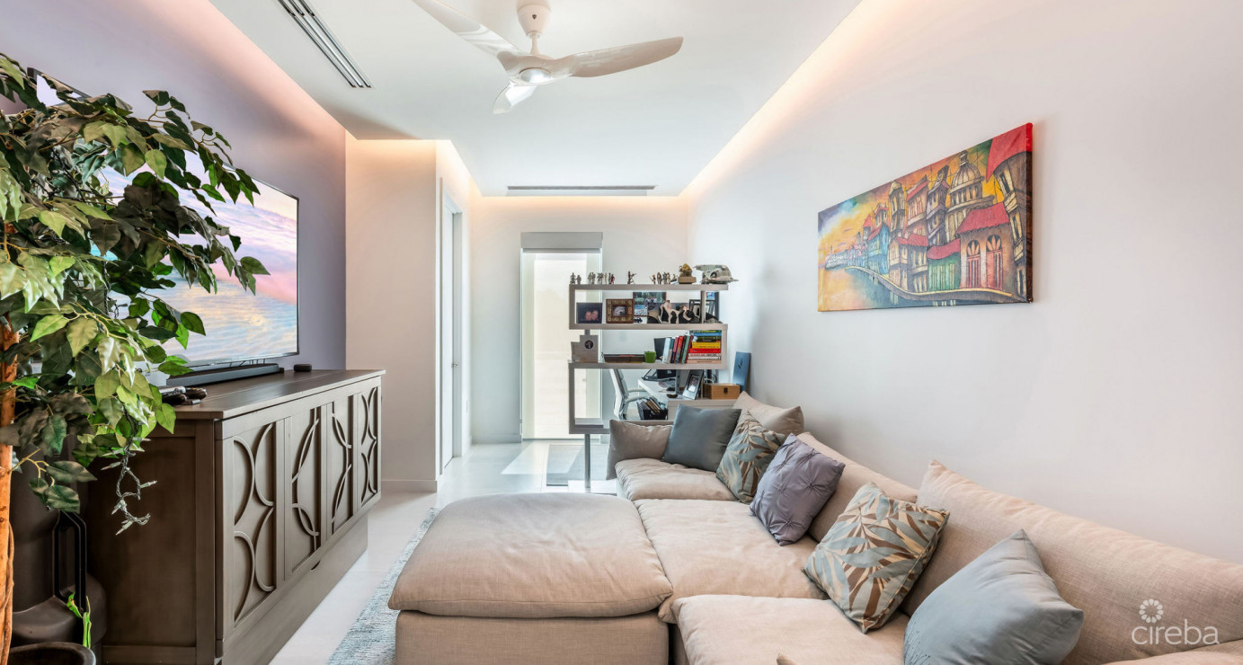 Solara Upgraded 3 Bed End Unit Townhome