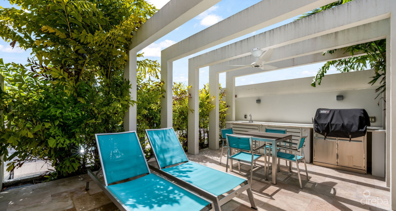 Solara Upgraded 3 Bed End Unit Townhome