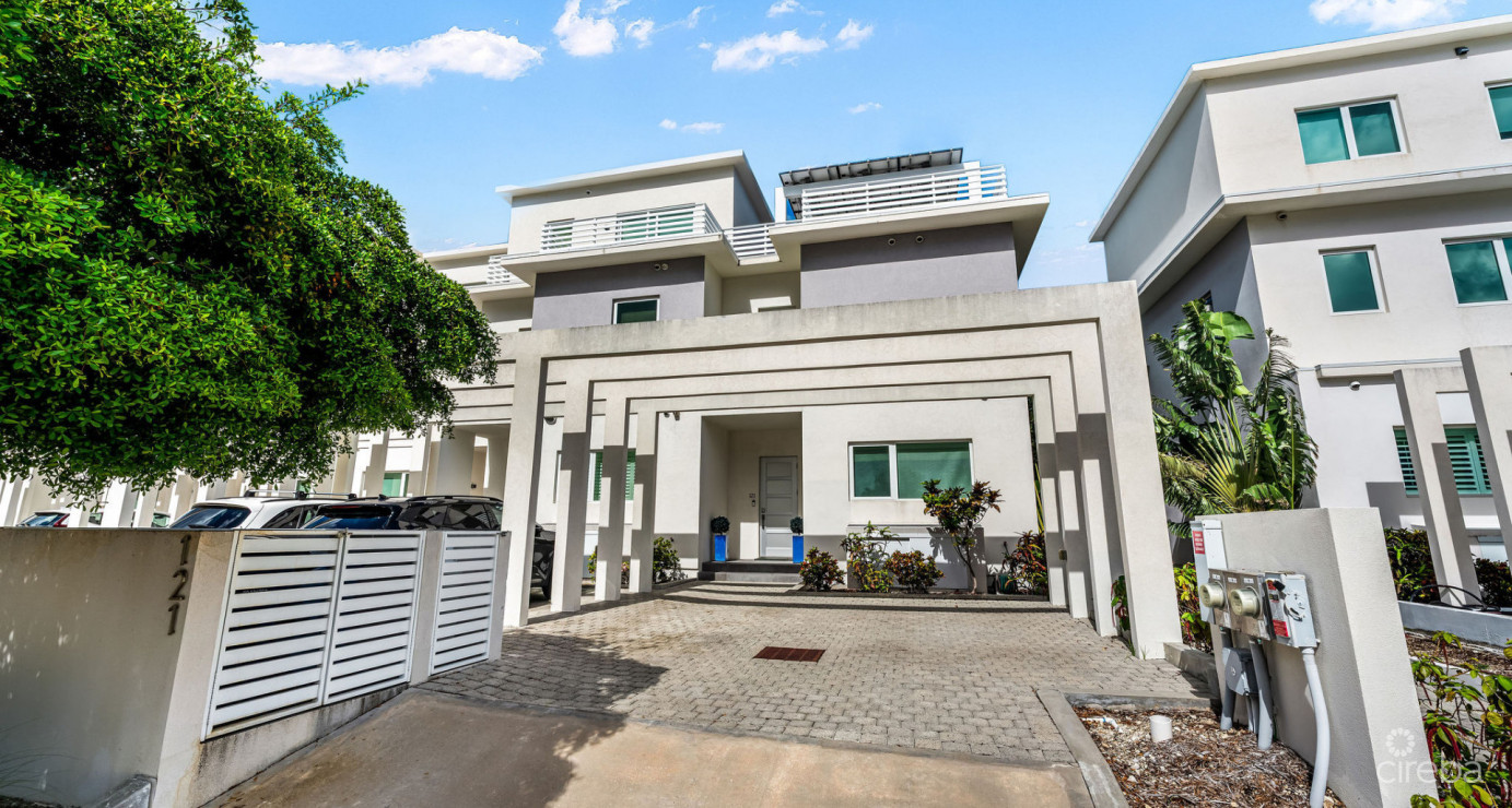Solara Upgraded 3 Bed End Unit Townhome