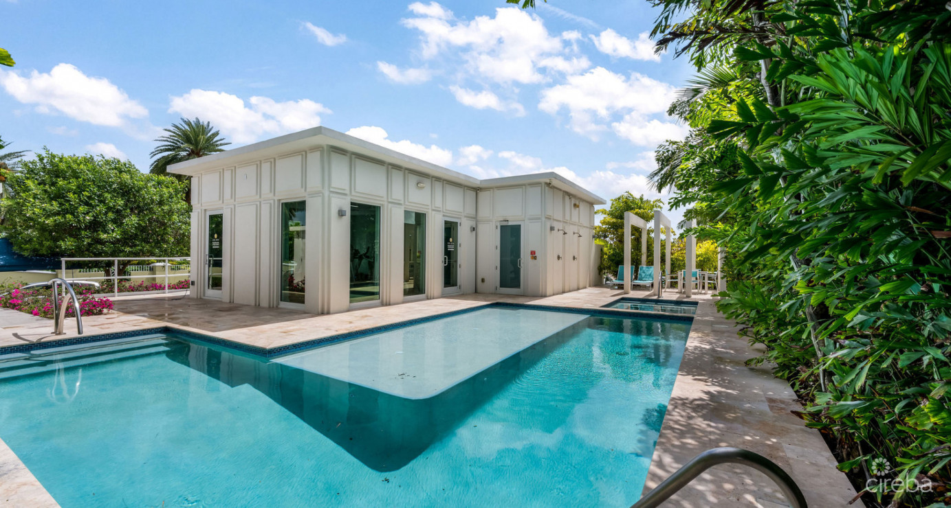 Solara Upgraded 3 Bed End Unit Townhome