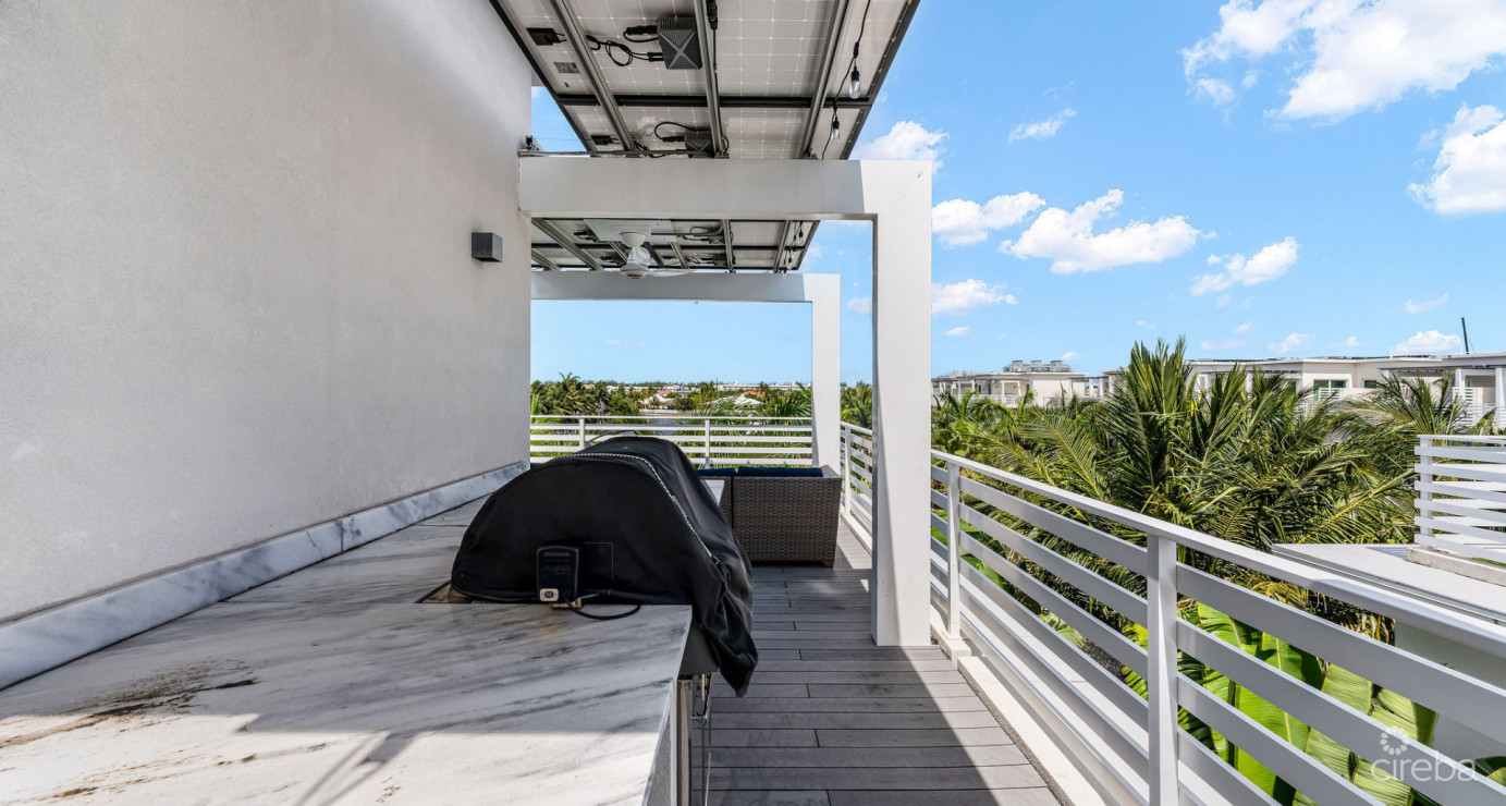 Solara Upgraded 3 Bed End Unit Townhome