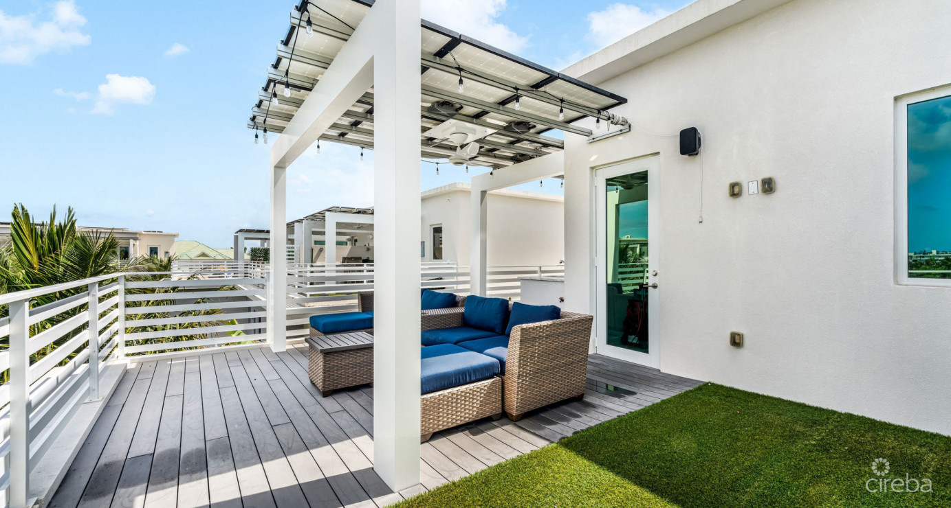 Solara Upgraded 3 Bed End Unit Townhome