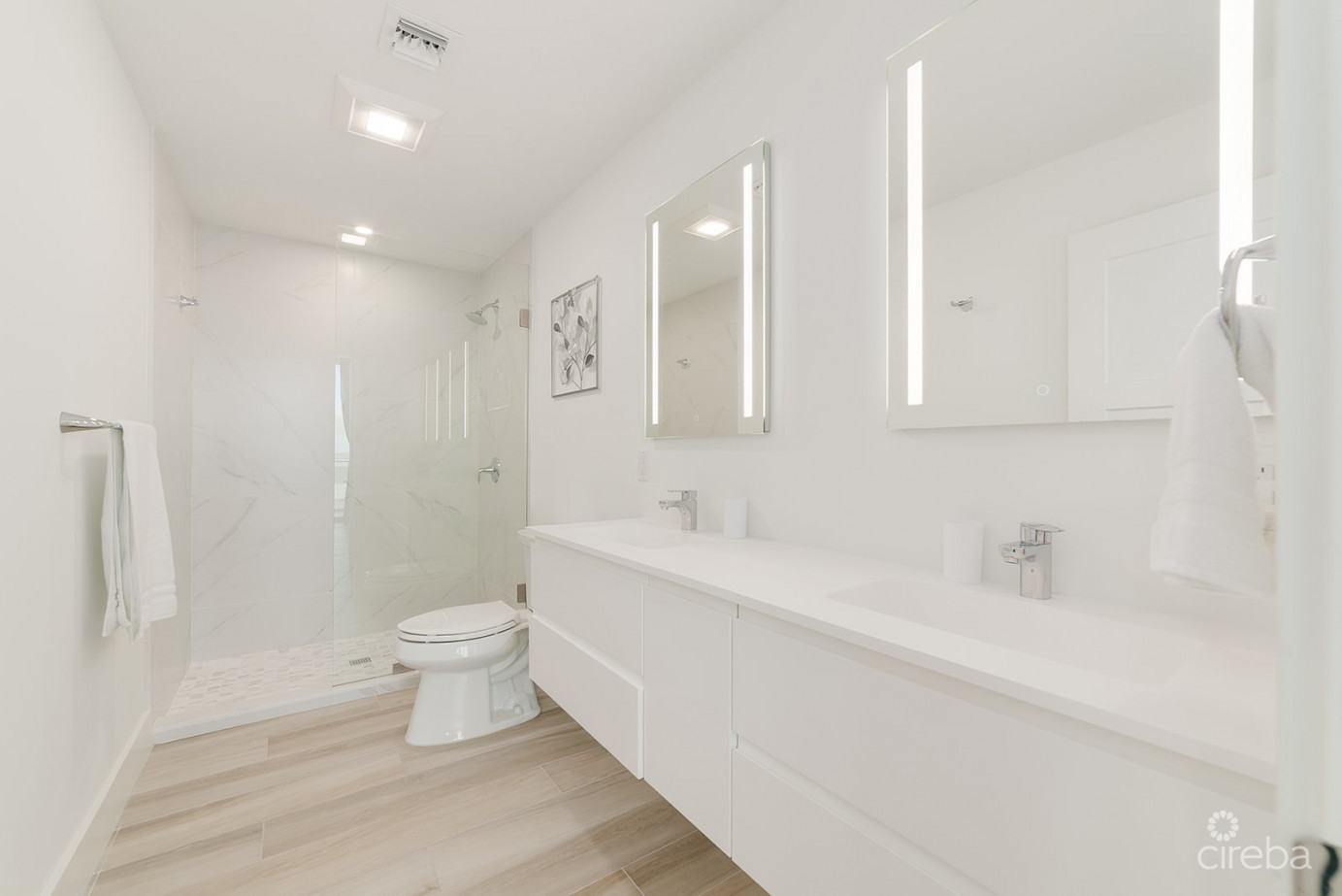 Sunset Point - Beautifully Upgraded 3 Bed With Panoramic Ocean Views