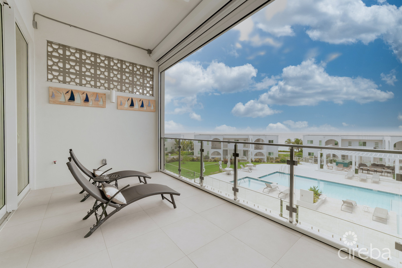 Sunset Point - Beautifully Upgraded 3 Bed With Panoramic Ocean Views