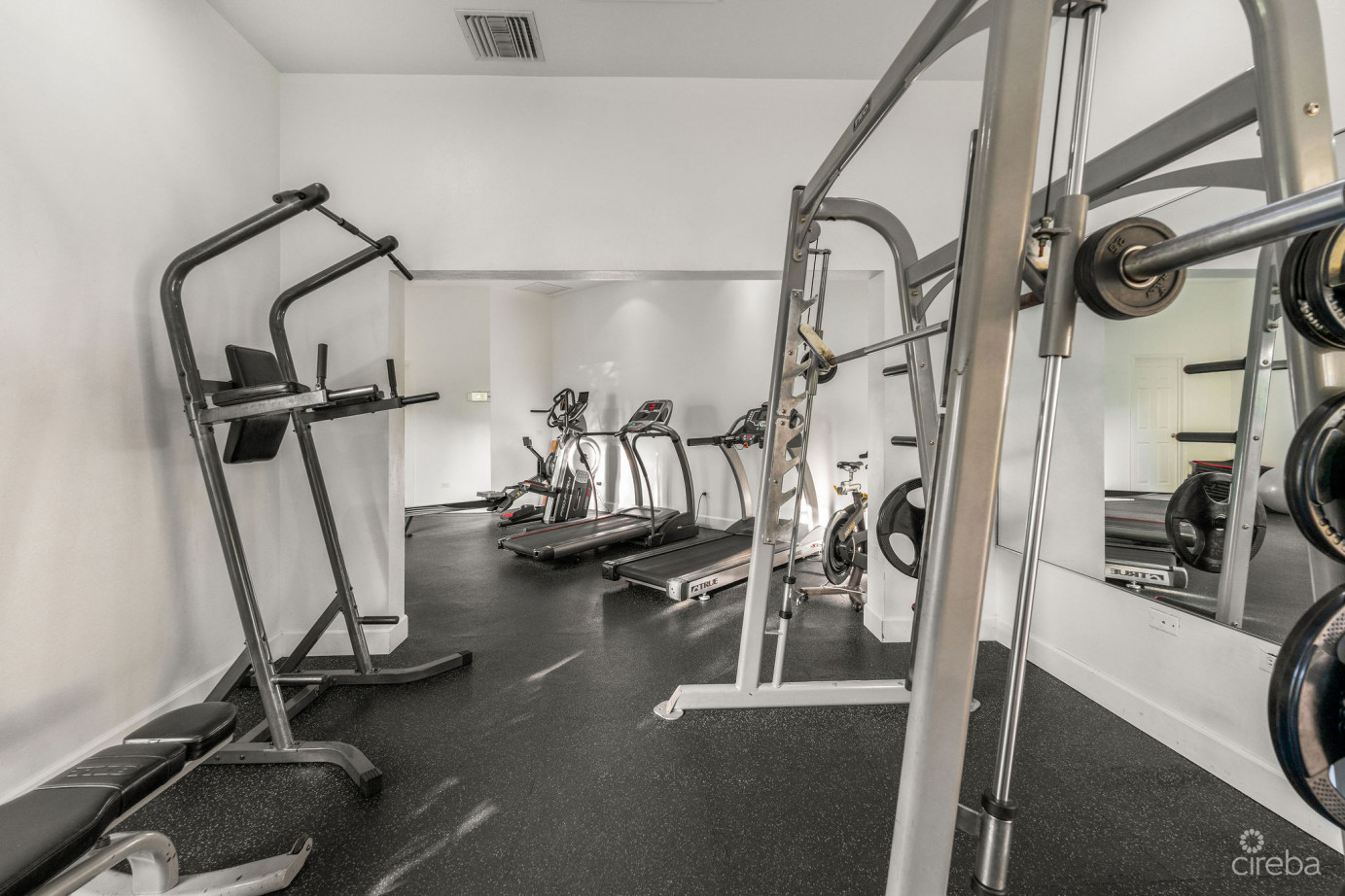 Spacious 3 Bed + Den Townhome At L'ambience