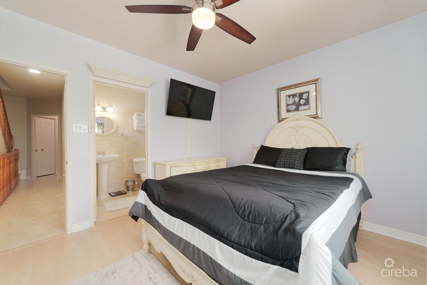 Spacious 3 Bed + Den Townhome At L'ambience