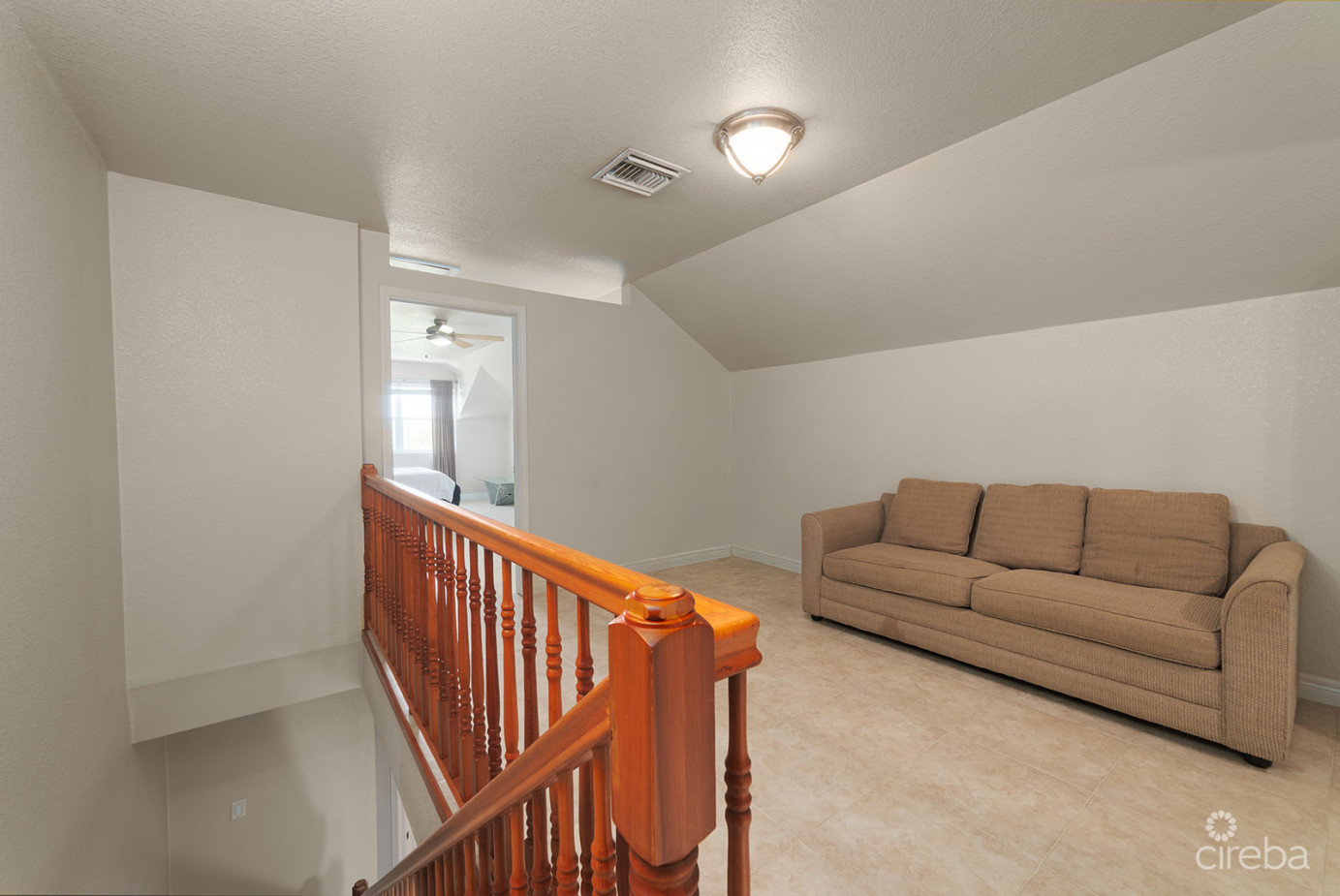 Spacious 3 Bed + Den Townhome At L'ambience