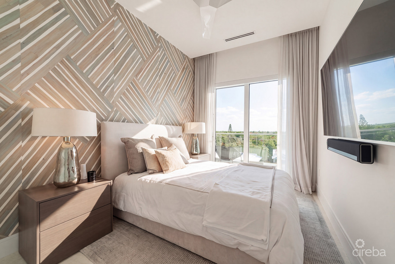 Three-level Oceanfront Fin Penthouse  #30 Plus 2 Garages