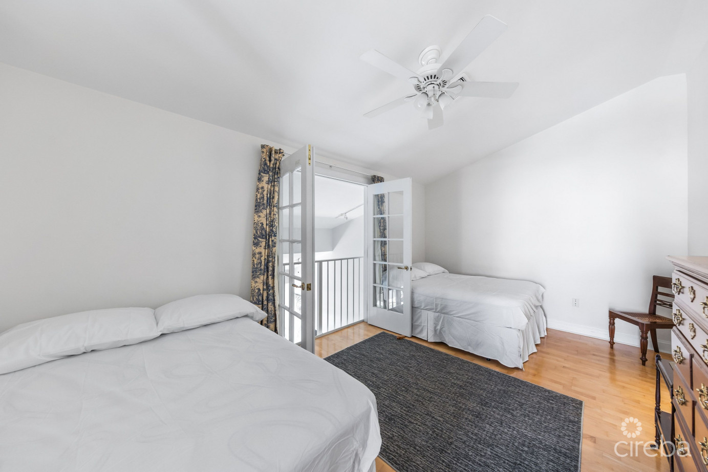 Britannia Kings Court      Canal Front    4 Bed/3  Bath      Plus Boat Dock