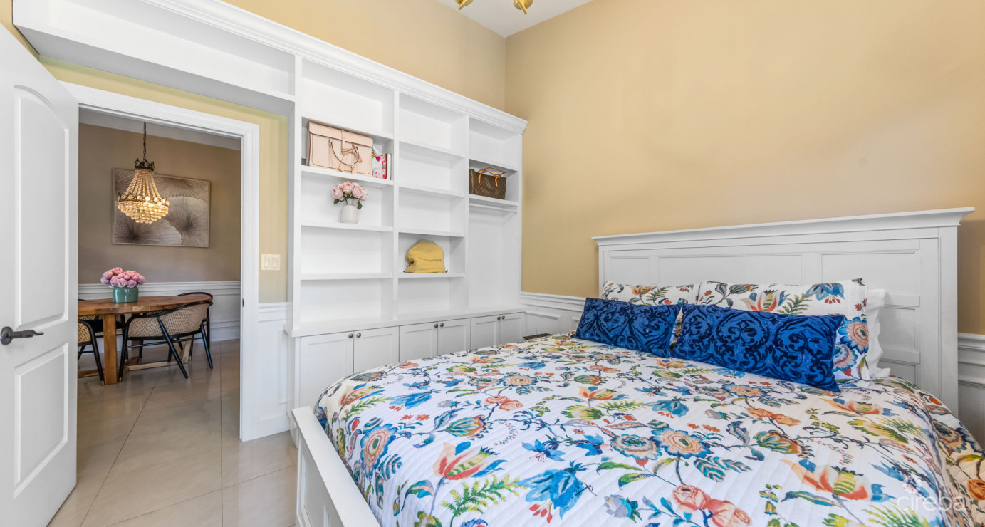 Beautifully Upgraded Lantern Point Condo