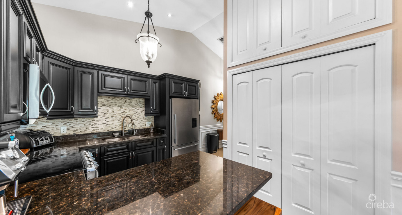 Beautifully Upgraded Lantern Point Condo