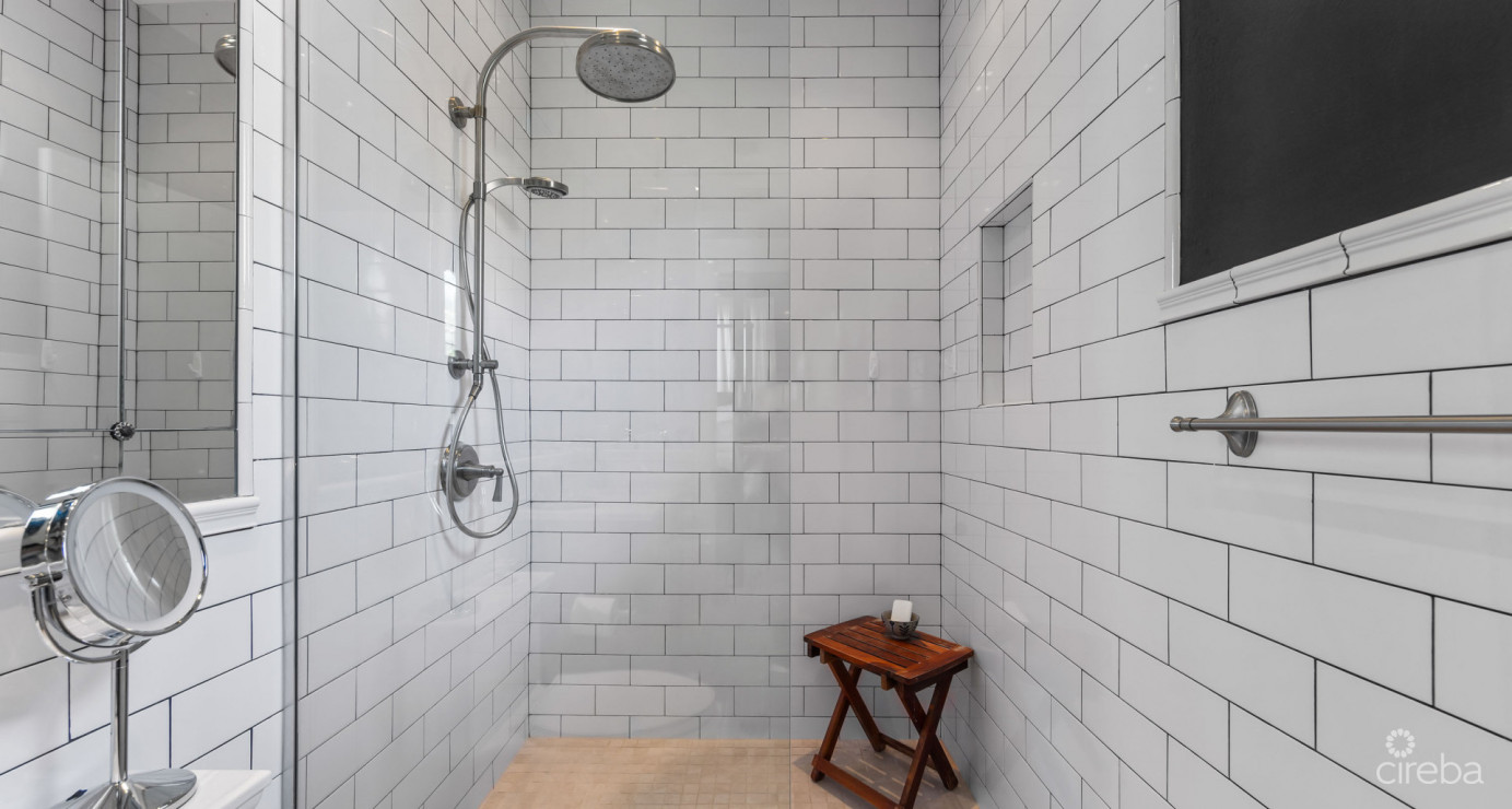 Beautifully Upgraded Lantern Point Condo