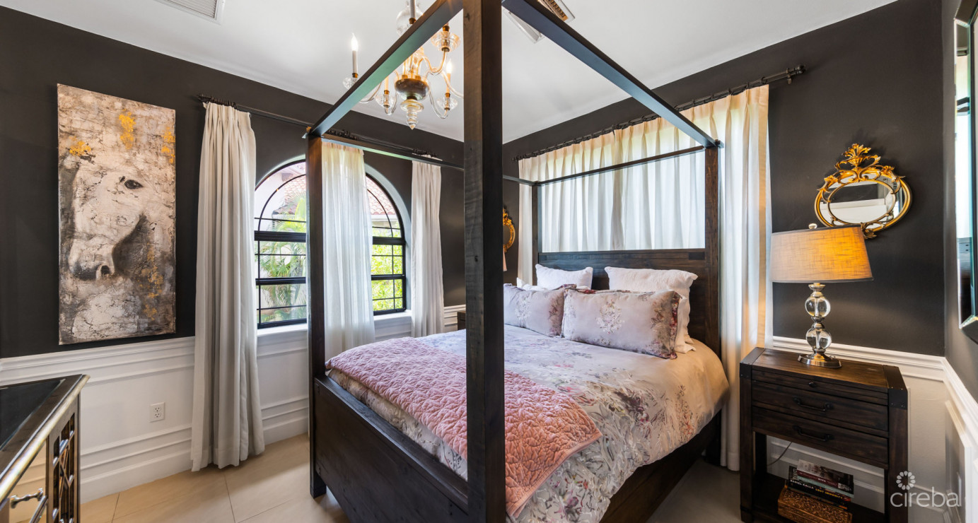 Beautifully Upgraded Lantern Point Condo
