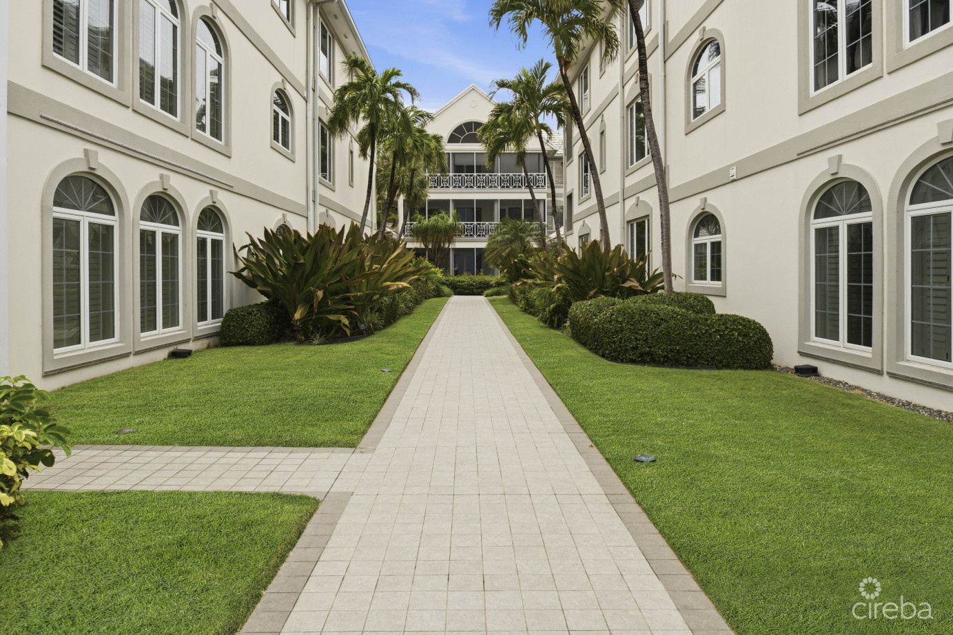 The Sovereign #12 Penthouse On Seven Mile Beach