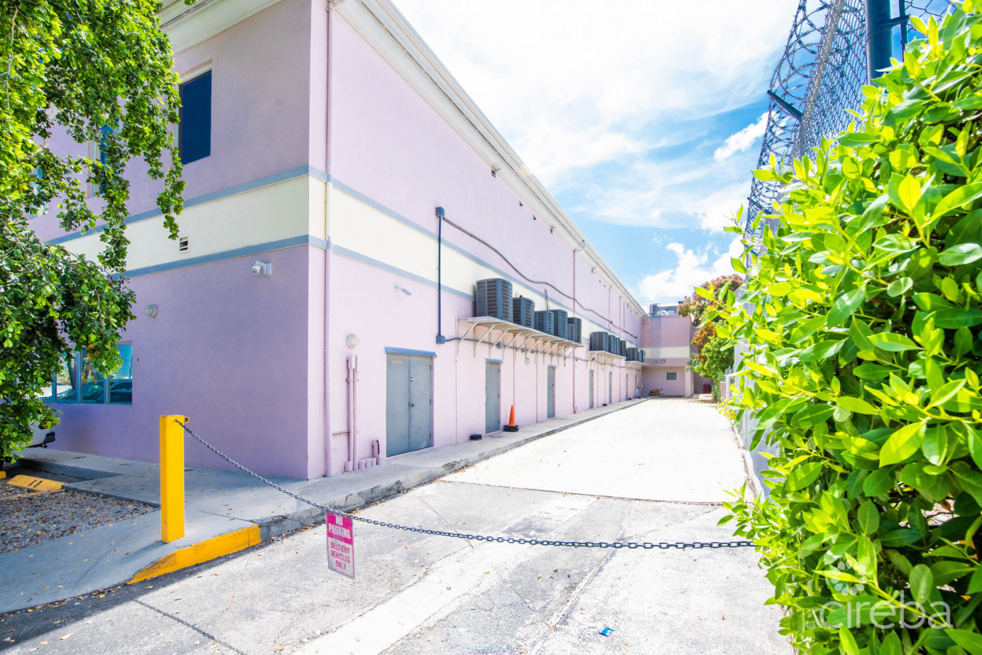 Crown Square  16 Unit Commercial Investment Opportunity