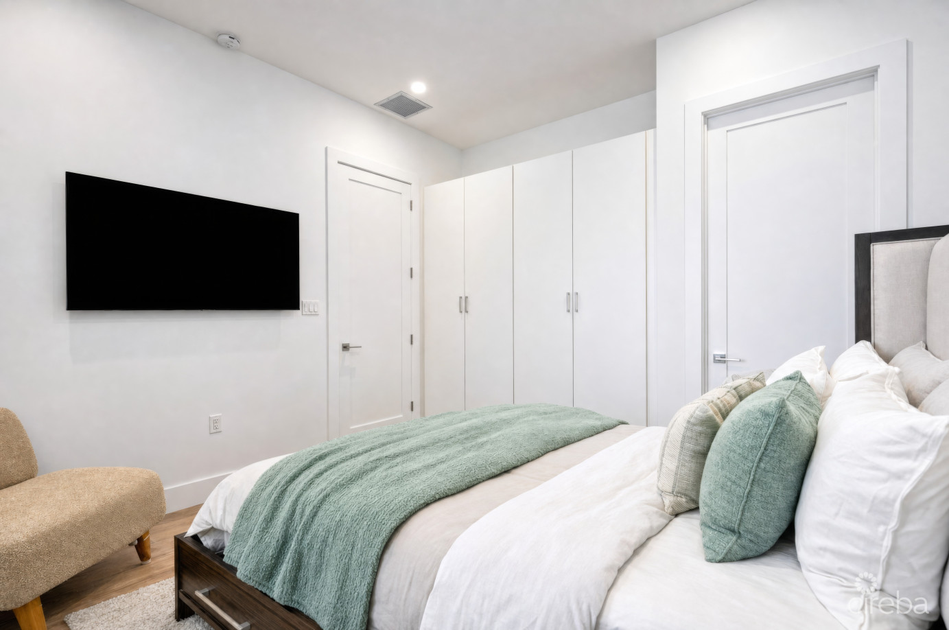 Aura Penthouse #404