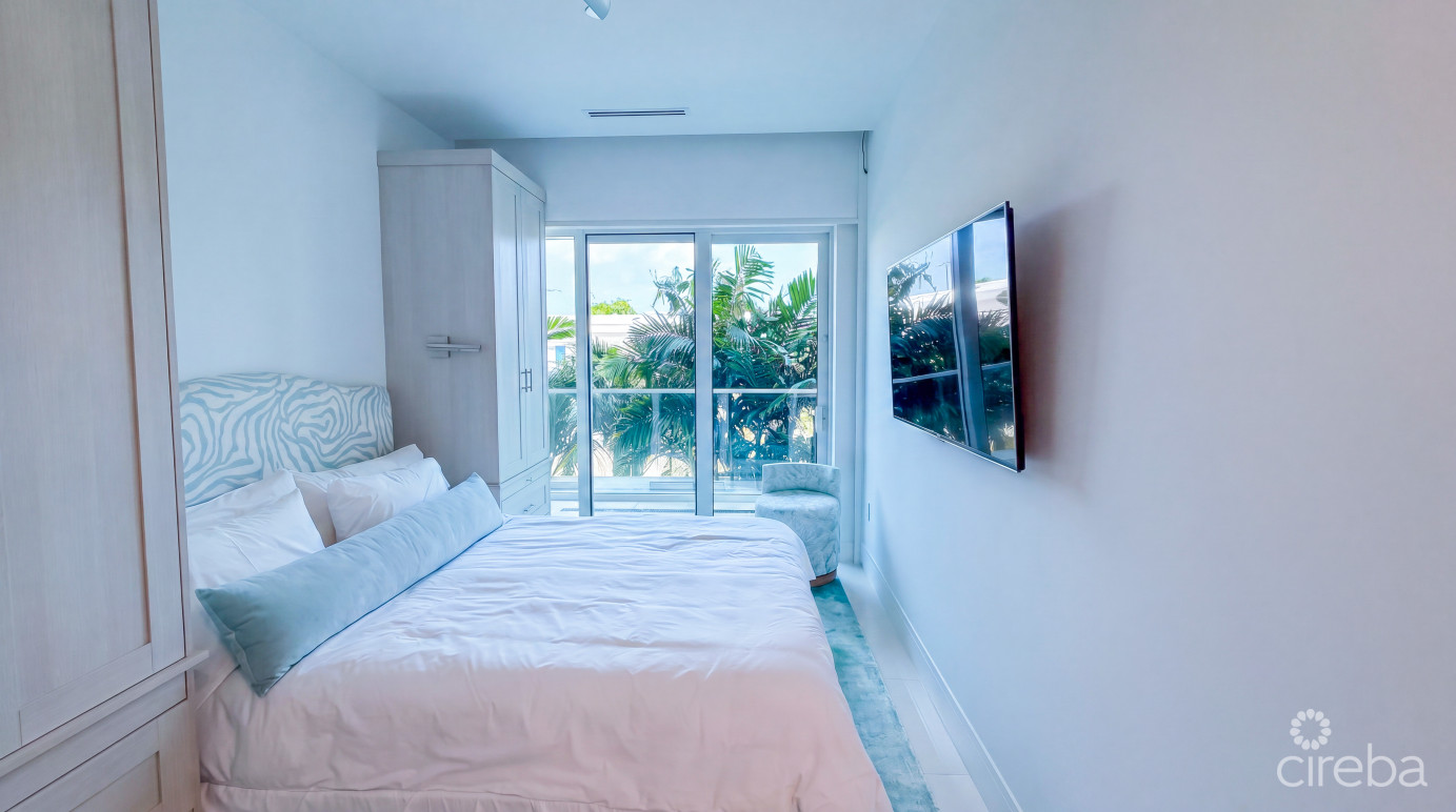 Fin Oceanfront Condo