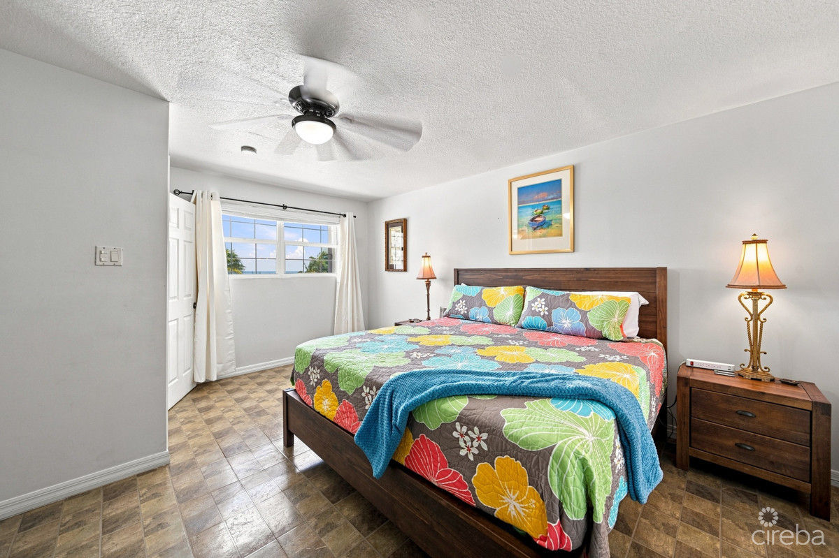 Moon Bay Condo, Unit 17