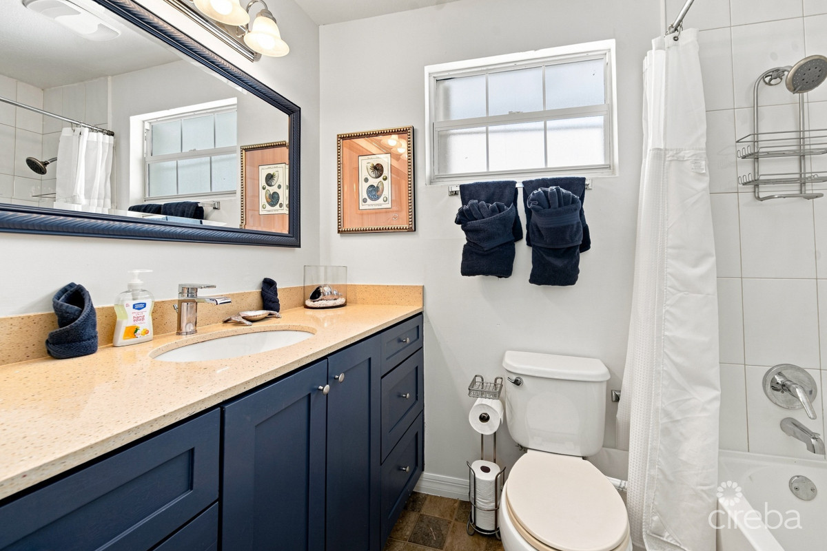 Moon Bay Condo, Unit 17