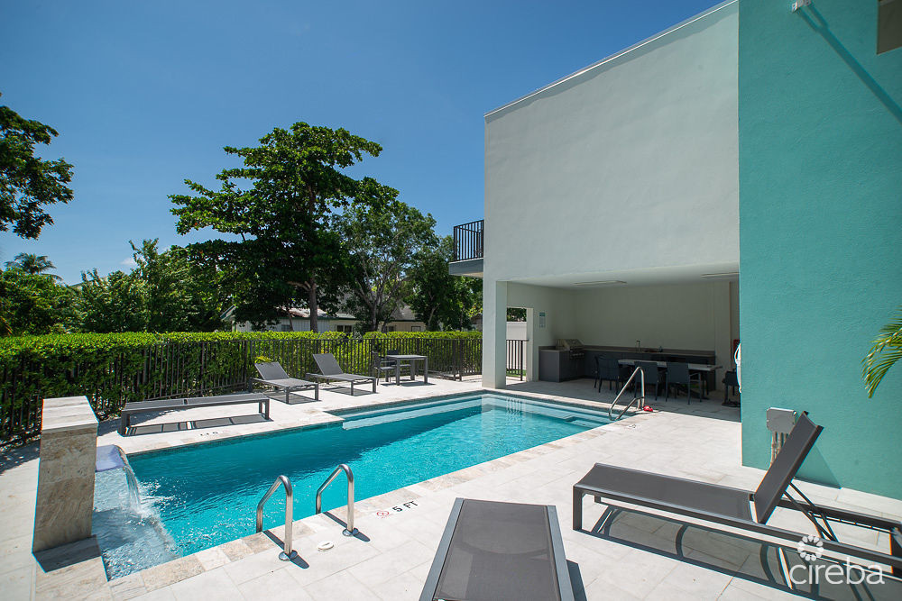 2 Bed 2 Bath Condo 61 West