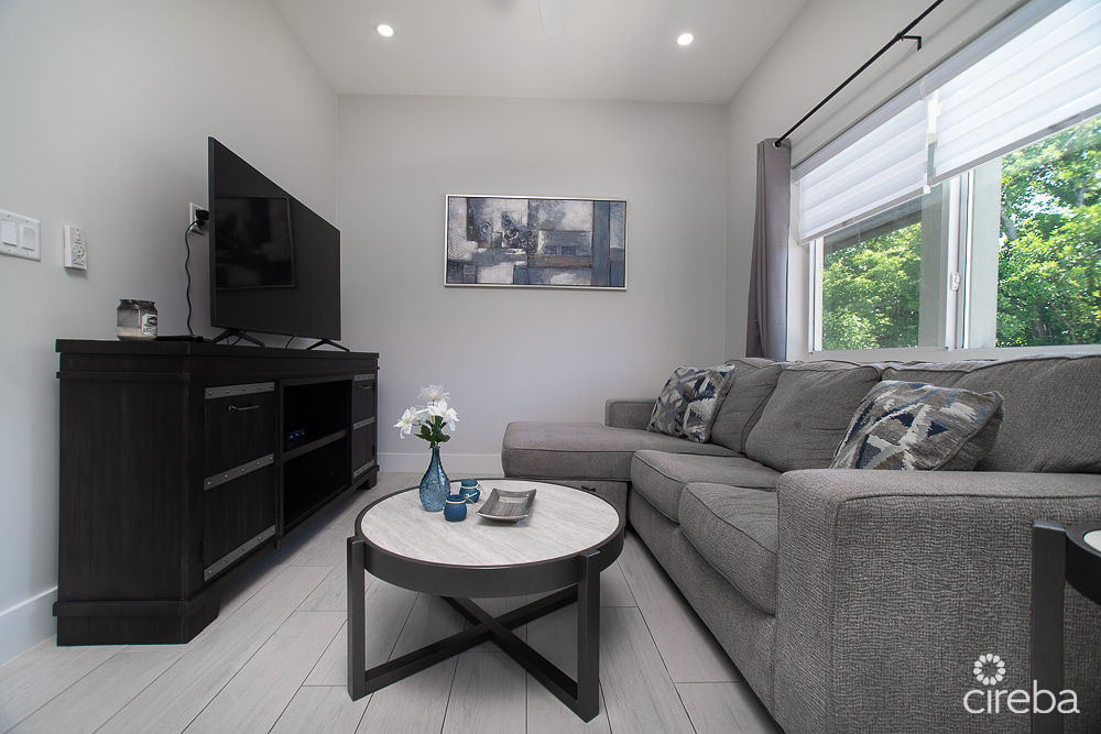 2 Bed 2 Bath Condo 61 West
