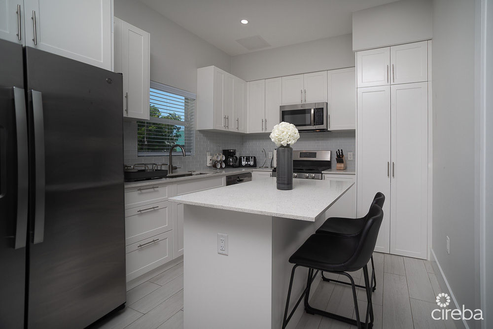 2 Bed 2 Bath Condo 61 West