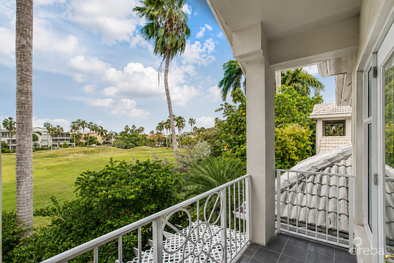 Rare King's Court Villa In Britannia  Seven Mile Beach Corridor