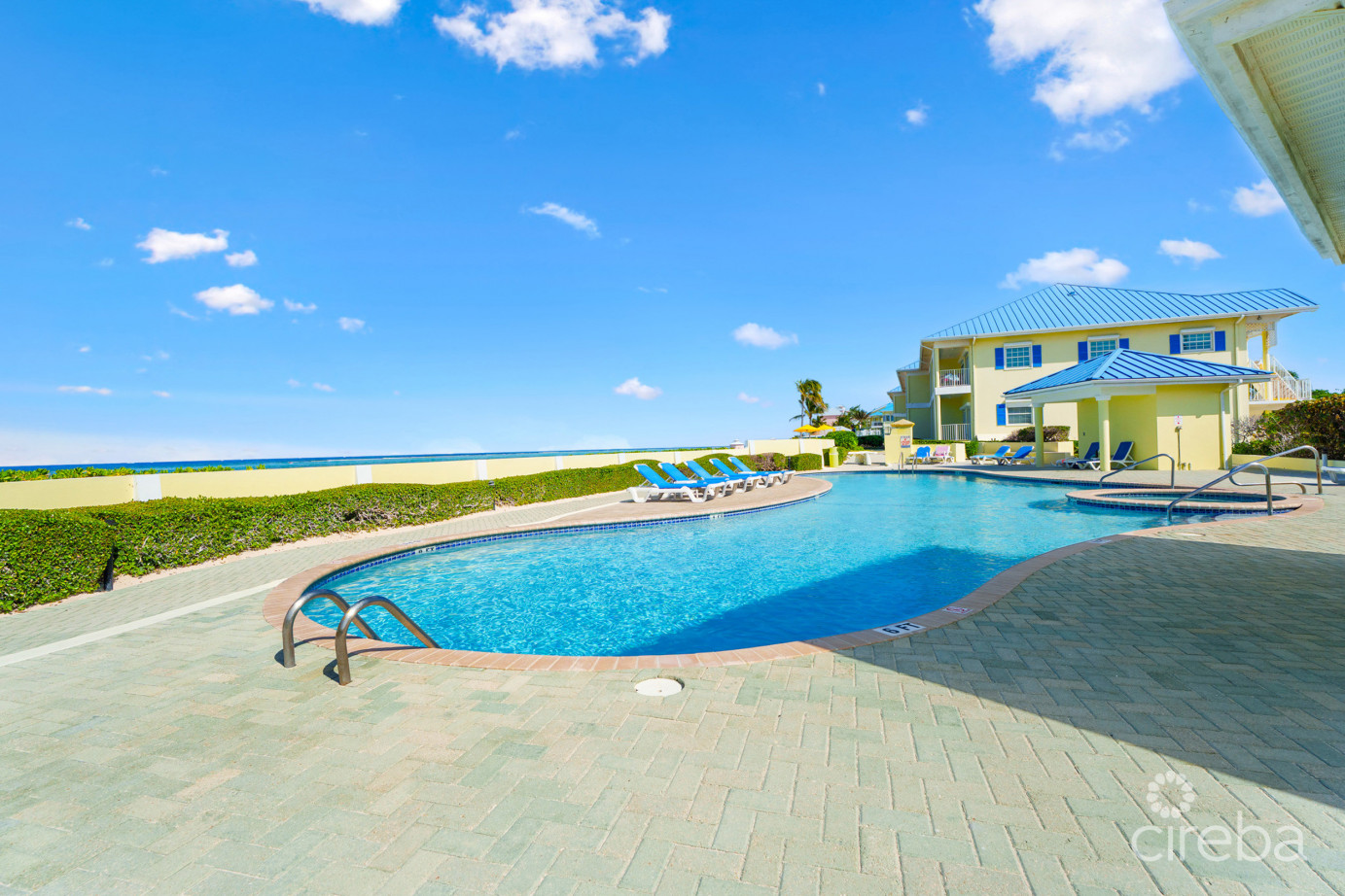 Castaway Coves  Ground Floor 2 Bed Beachfront Retreat