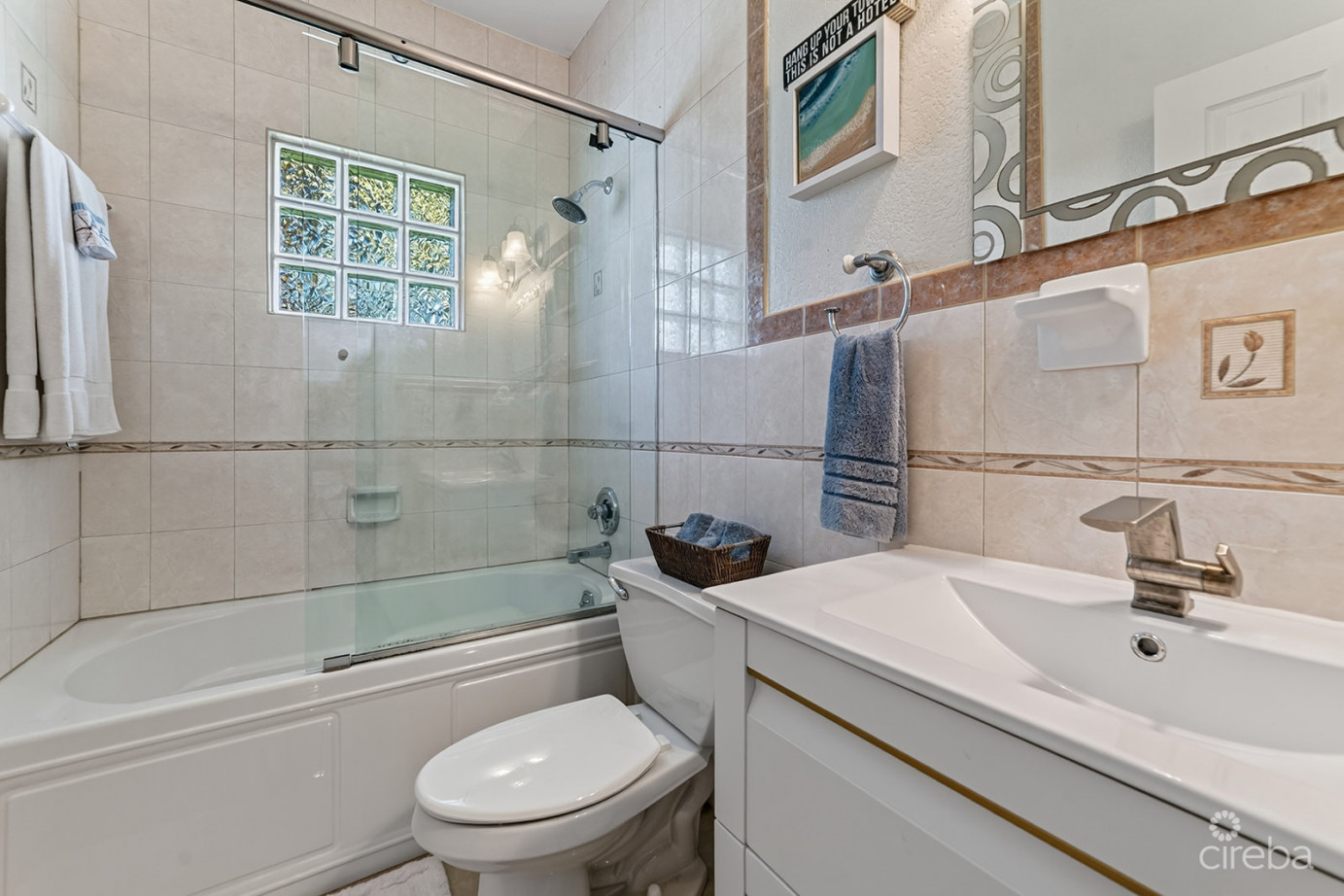 Savannah Newlands Family Home With Pool, Outsdie Bar & Income-generating Guest Suite