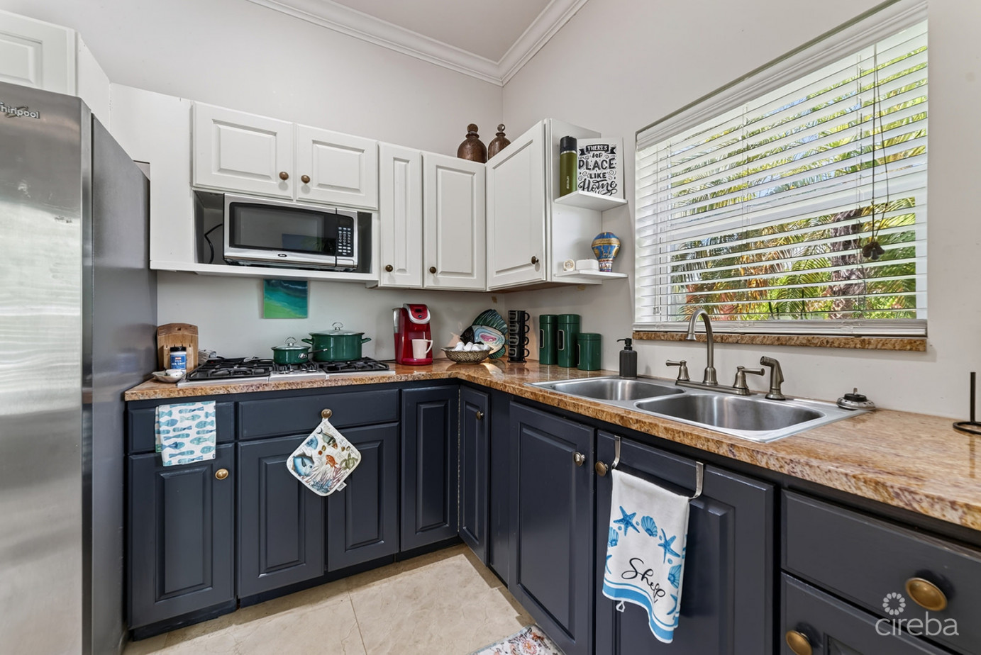 Savannah Newlands Family Home With Pool, Outsdie Bar & Income-generating Guest Suite