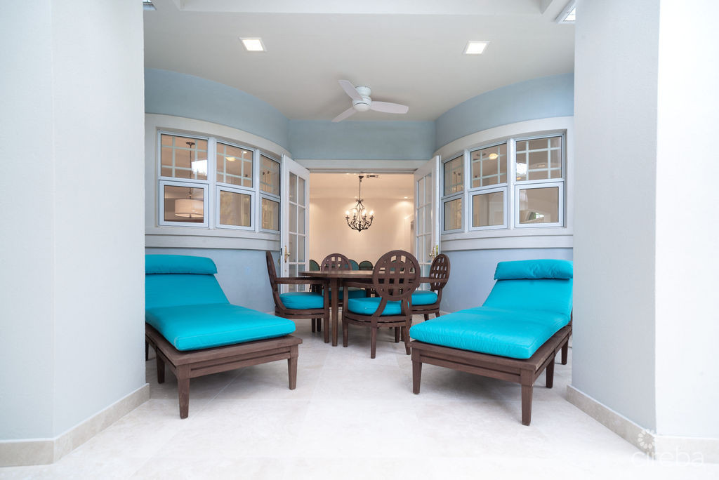 Rare King's Court Villa In Britannia  Seven Mile Beach Corridor