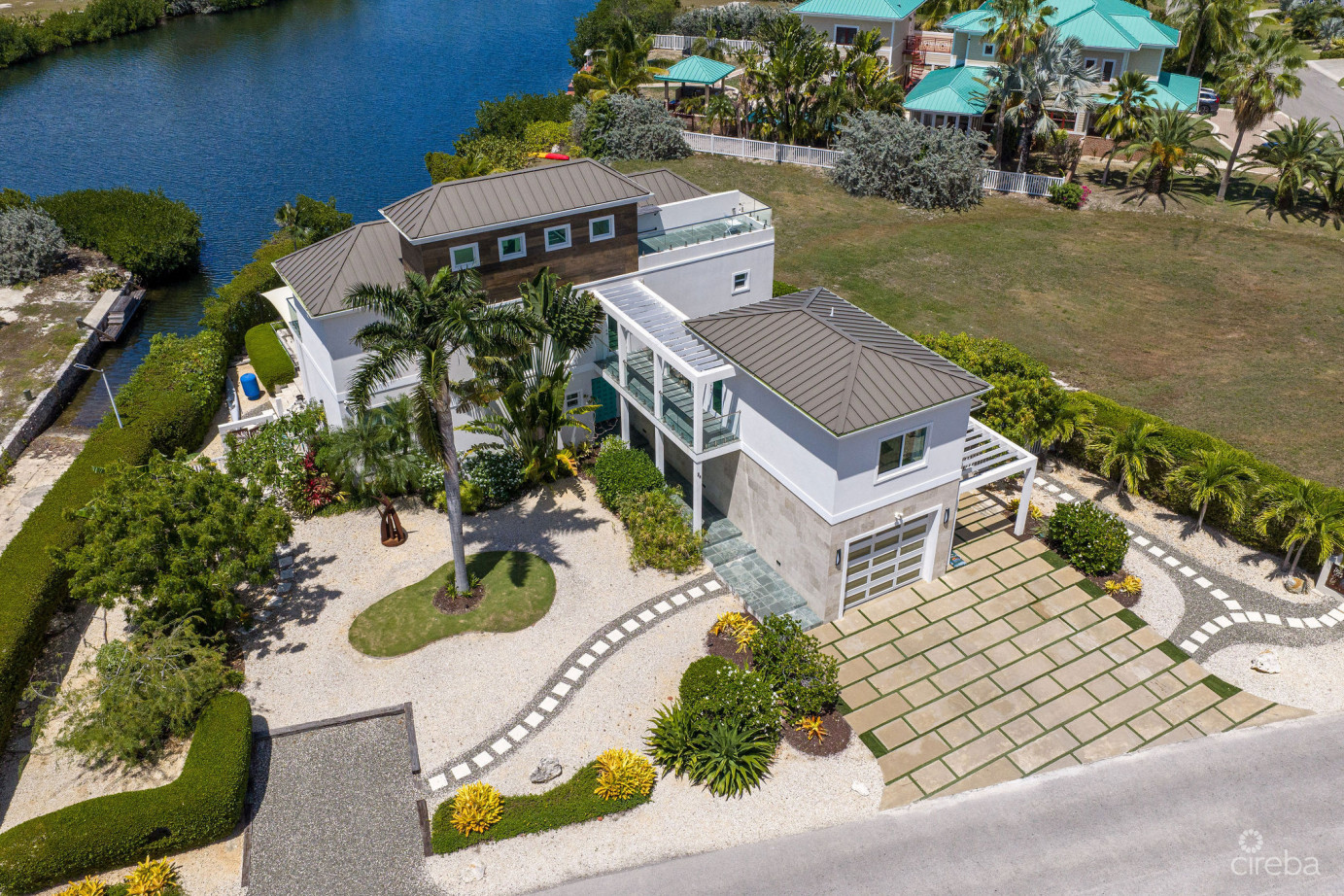 24  Shorewinds Trail, The Shores Family Home