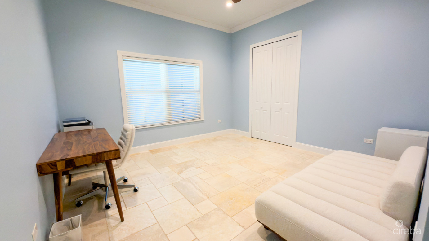 Seven Mile Beach Corridor Family Home