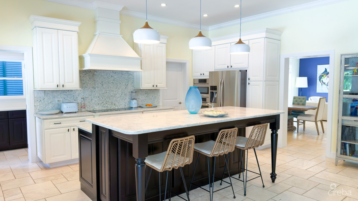 Seven Mile Beach Corridor Family Home