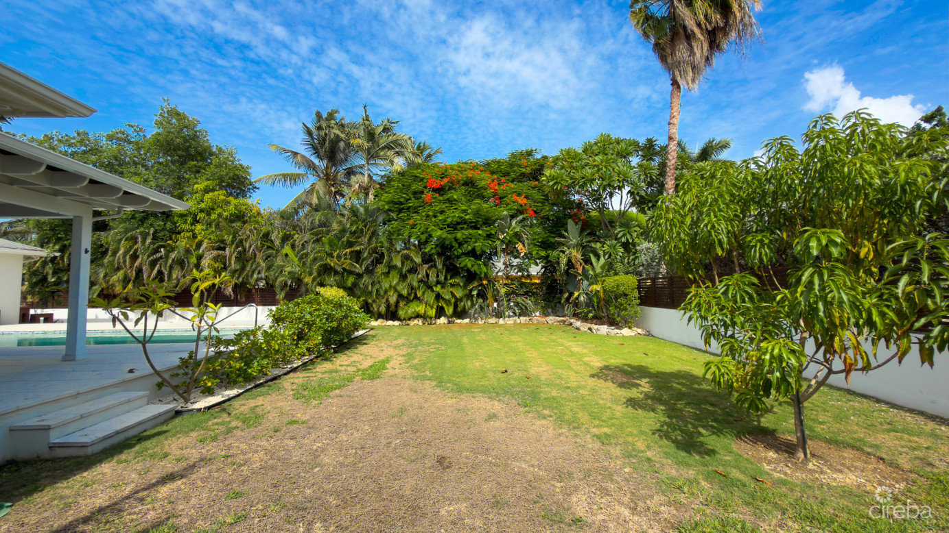 Seven Mile Beach Corridor Family Home